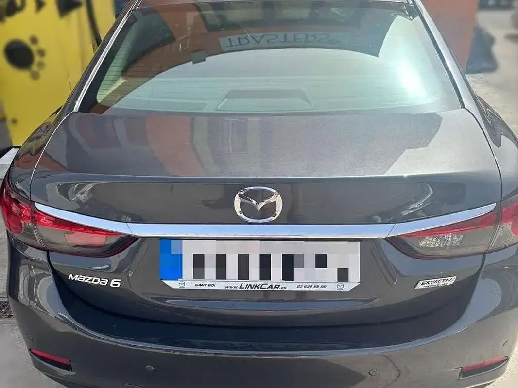 Usado Mazda 6 Comfort 145 CV (106 kW) 2014 Negro Berlina