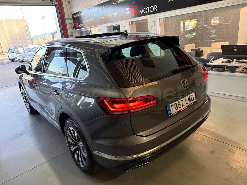 Usado VW Touareg 381 CV (280 kW) 2021 Gris / plata SUV