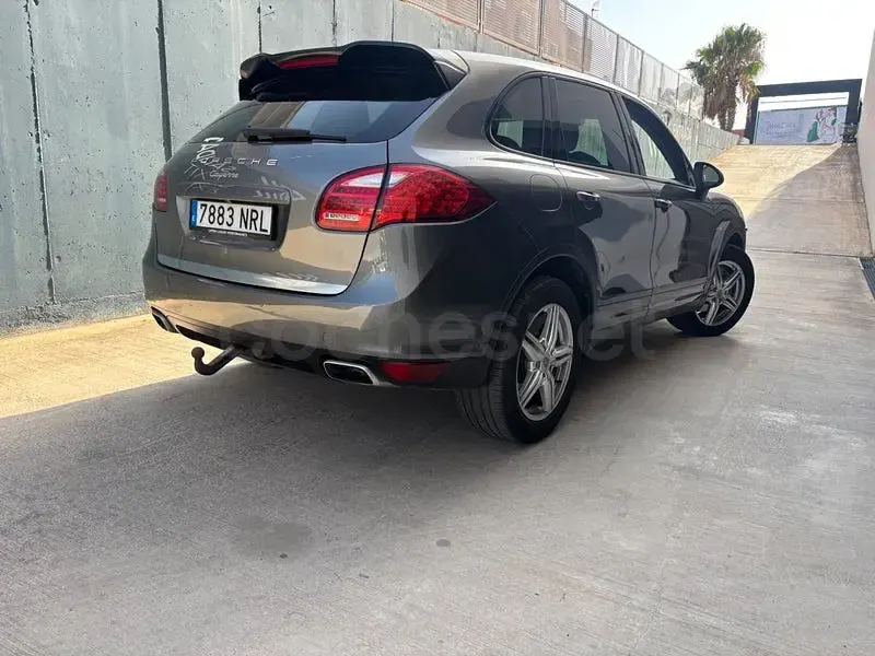 Usado Porsche Cayenne Platinum Edition 245 CV (180 kW) 2014 Gris / plata SUV