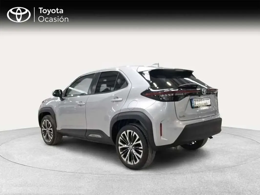 Usado Toyota Yaris Cross Plus 116 CV (85 kW) 2022 Plateado SUV