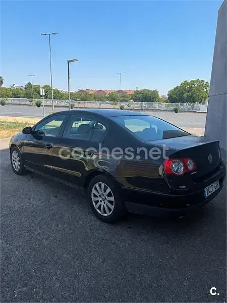 Usado VW Passat 140 CV (102 kW) 2010 Negro Berlina