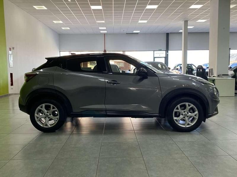 Usado Nissan Juke Acenta 114 CV (83 kW) 2021 Gris / plata SUV