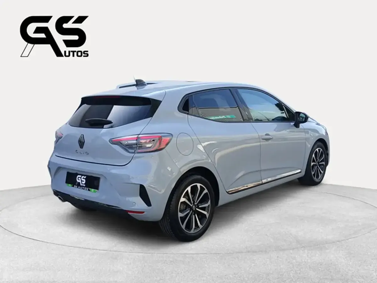 Usado Renault Clio Techno 90 CV (66 kW) 2025 Gris Utilitario