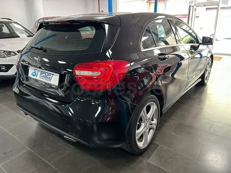 Usado Mercedes A200 Urban 136 CV (100 kW) 2015 Negro Utilitario