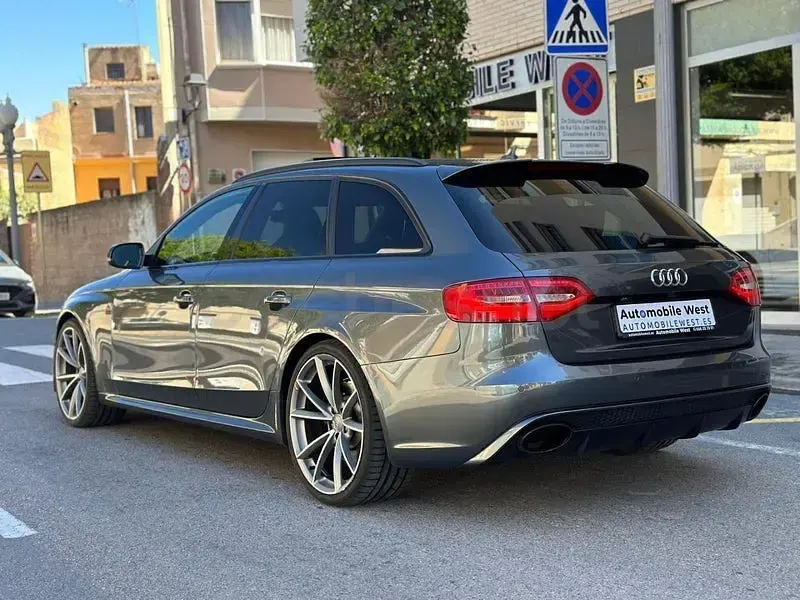 Usado Audi RS4 Advanced 450 CV (330 kW) 2013 Gris / plata Familiar
