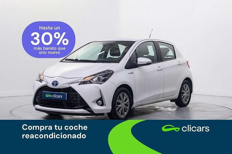 Usado Toyota Yaris Hybrid Active 99 CV (72 kW) 2019 Blanco Utilitario
