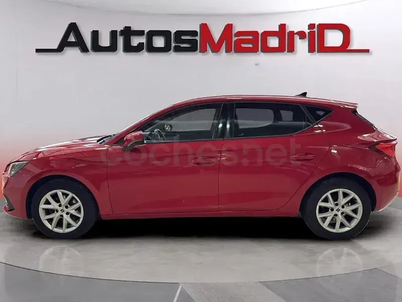 Usado Seat Leon Style 110 CV (80 kW) 2021 Rojo Berlina