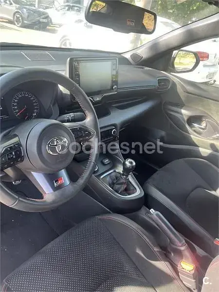 Usado Toyota Yaris 261 CV (191 kW) 2022 Blanco Utilitario
