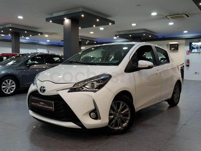 Usado Toyota Yaris Active 111 CV (81 kW) 2017 Blanco Berlina