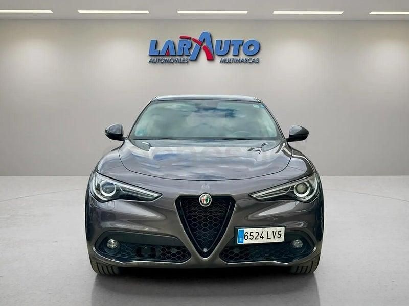 Usado Alfa Romeo Stelvio Sprint 190 CV (139 kW) 2022 Gris / plata SUV