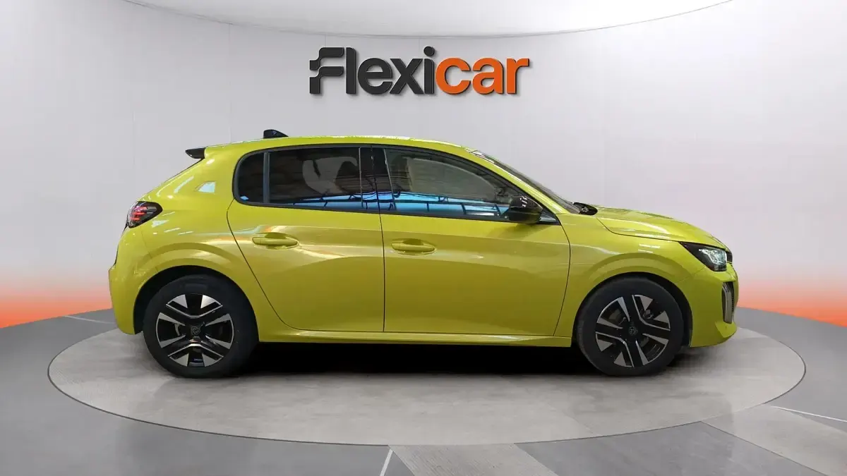 Usado Peugeot 208 Allure 101 CV (74 kW) 2025 Verde Utilitario