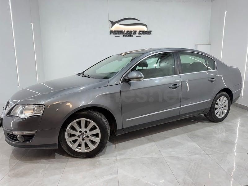 Usado VW Passat Trendline 140 CV (102 kW) 2007 Gris / plata Berlina