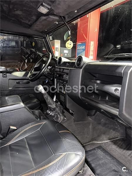 Usado Land Rover Defender 122 HP (89 kW) 2013 Preto Carrinha