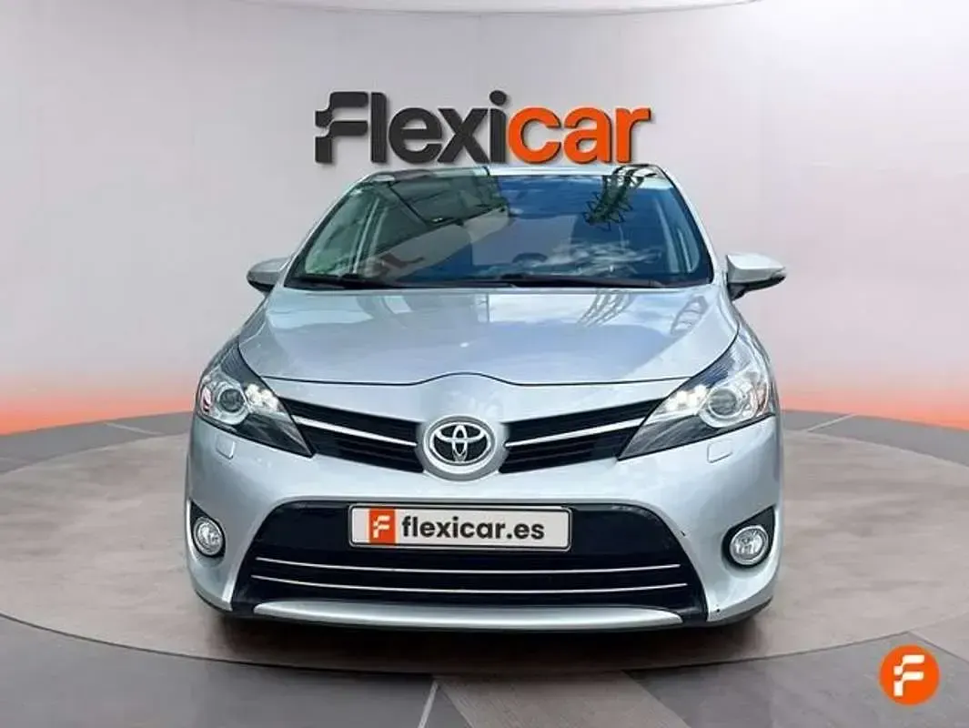 Käytetty Toyota Verso Advance 132 HP (97 kW) 2018 Harmaa Tila-auto