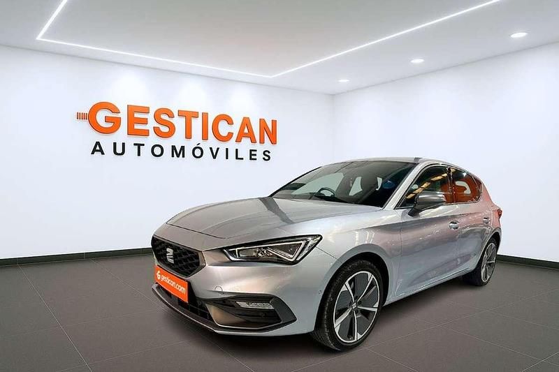 Plateado Usado 2022 Seat Leon FR Berlina | 19.990 € (Buen precio) - Imagen 1/4