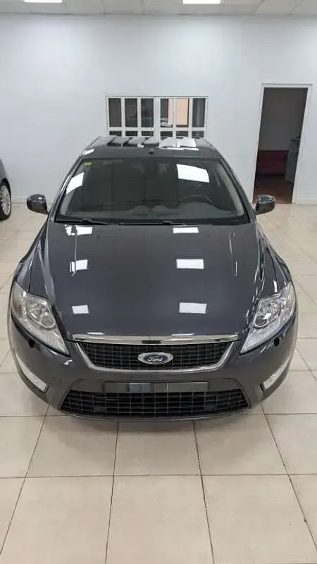 Usado Ford Mondeo Trend 140 CV (102 kW) 2007 Gris Berlina
