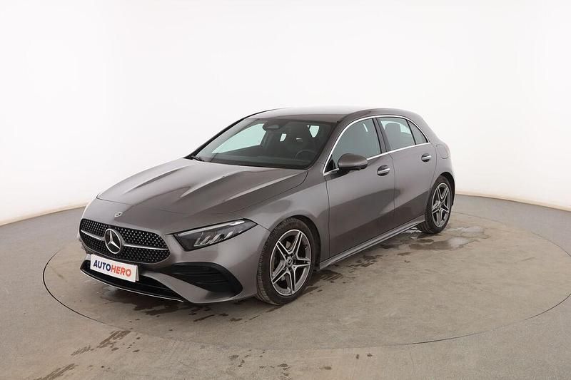 Usado Mercedes A180 AMG line 150 CV (110 kW) 2024 Gris Berlina