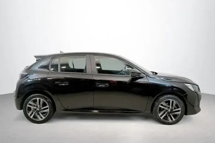 Usado Peugeot 208 Active 100 CV (73 kW) 2023 Negro Utilitario