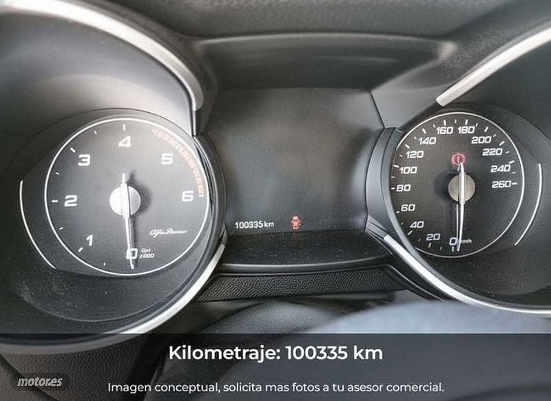 Usado Alfa Romeo Stelvio Sprint 190 CV (139 kW) 2021 Gris SUV