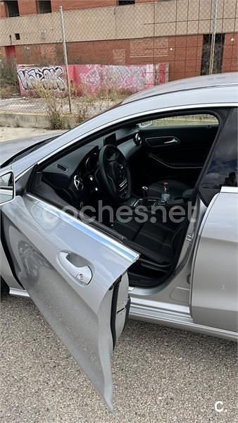 Usado Mercedes CLA180 122 CV (89 kW) 2017 Gris / plata Berlina