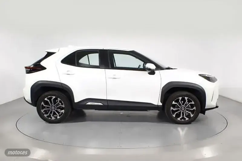 Usado Toyota Yaris Cross Active 116 CV (85 kW) 2023 Blanco SUV