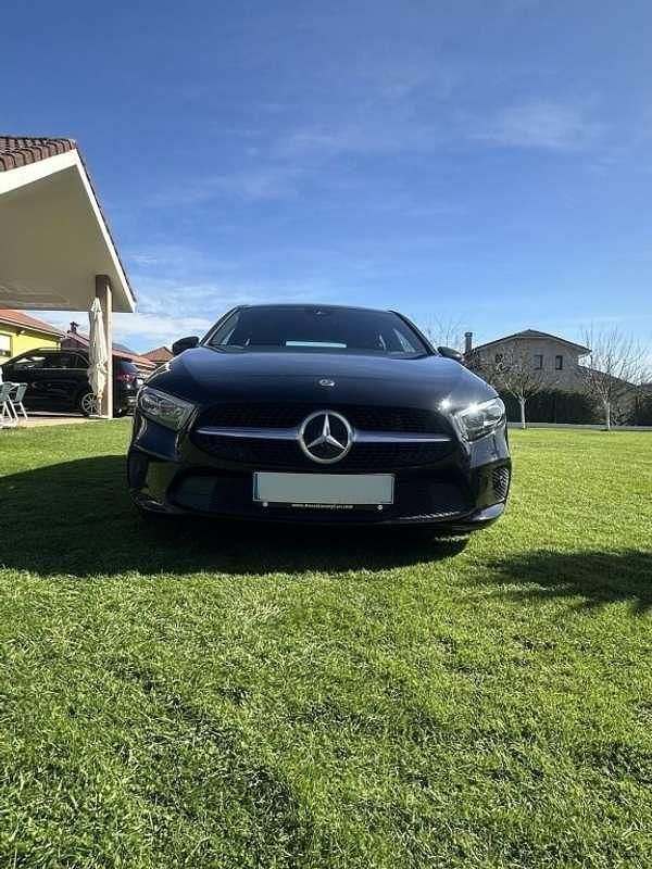 Usado Mercedes A180 116 CV (85 kW) 2021 Negro Utilitario
