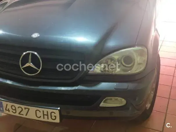 Usado Mercedes ML270 163 CV (119 kW) 2003 Negro SUV