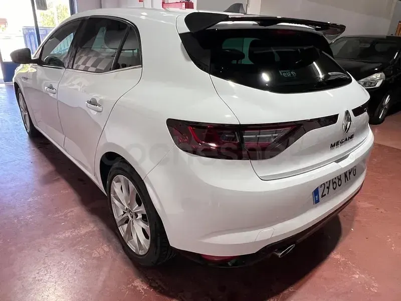 Usado Renault Mégane Zen 130 CV (95 kW) 2018 Blanco Berlina