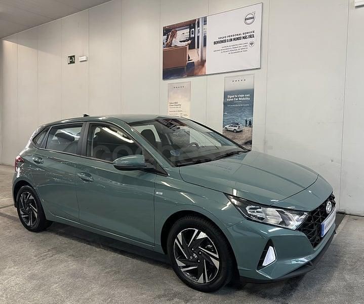 Usado Hyundai i20 100 CV (73 kW) 2023 Verde Utilitario