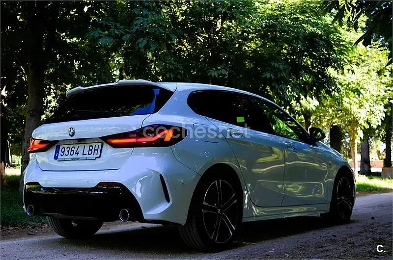 Usado BMW 118 150 CV (110 kW) 2021 Blanco Berlina