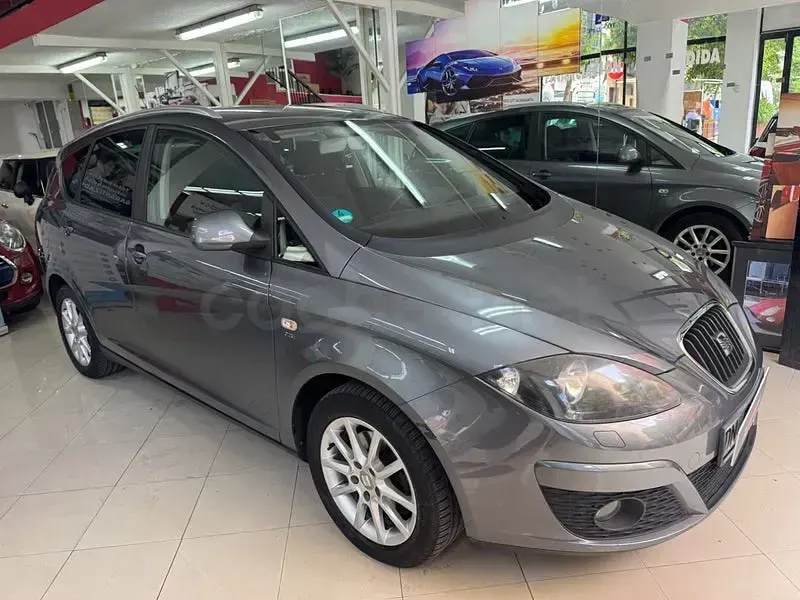 Usado Seat Altea XL Style 125 CV (91 kW) 2013 Gris / plata Monovolumen