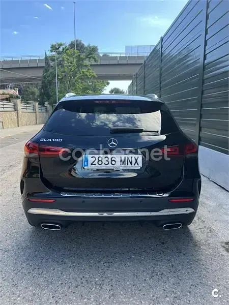 Usado Mercedes GLA180 136 CV (100 kW) 2023 Negro SUV