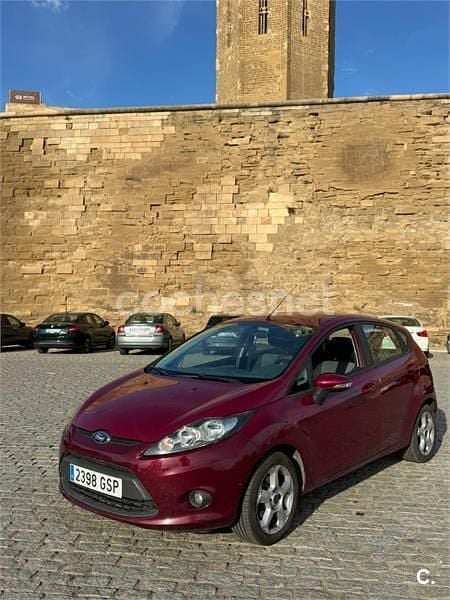 Granate Usado 2009 Ford Fiesta Titanium Utilitario | 6400 € (Precio justo) - Imagen 1/4