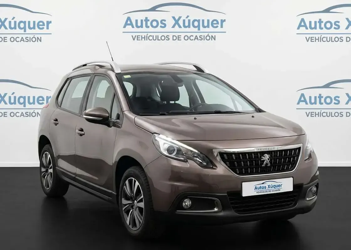 Usado Peugeot 2008 Signature Sky 99 CV (72 kW) 2019 Gris SUV