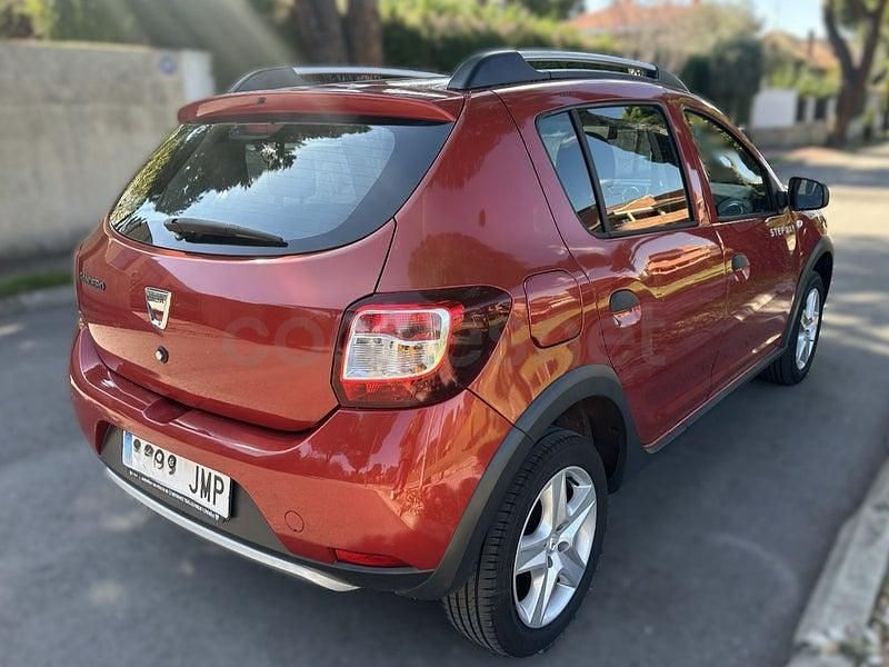 Usado Dacia Sandero Stepway 90 CV (66 kW) 2016 Granate Berlina