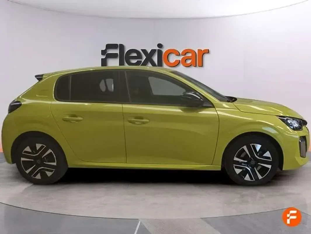 Usado Peugeot 208 Allure 101 CV (74 kW) 2025 Verde Utilitario