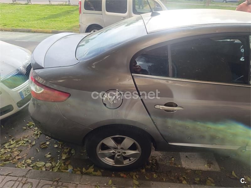 Usado Renault Fluence Dynamique 105 CV (77 kW) 2010 Gris / plata Berlina