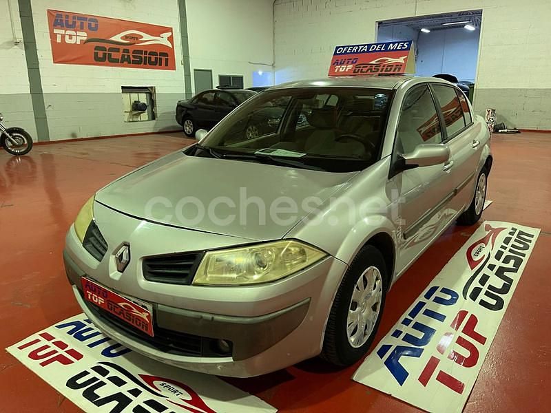 Gris / plata Usado 2007 Renault Mégane II Expression Berlina | 1499 € (Buen precio) - Imagen 1/4
