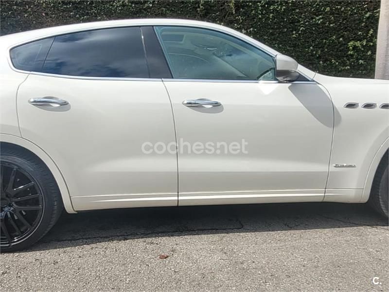 Usado Maserati Levante GranLusso 430 CV (316 kW) 2018 Blanco SUV