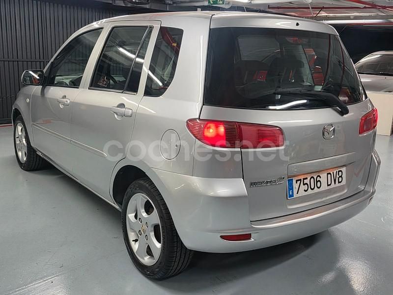 Usado Mazda 2 Active 68 CV (50 kW) 2006 Gris / plata Berlina