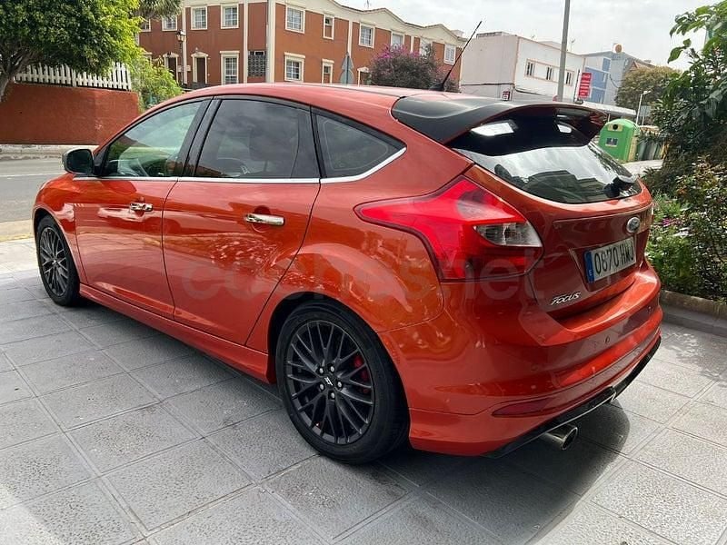 Używany Ford Focus Titanium 125 KM (91 kW) 2012 Pomarańczowy Sedan/Limuzyna