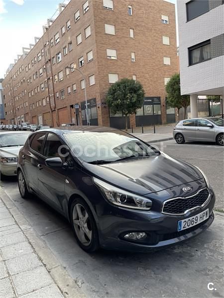 Gris / plata Usado 2013 Kia Ceed GT Berlina | 5200 € (Precio justo) - Imagen 1/4