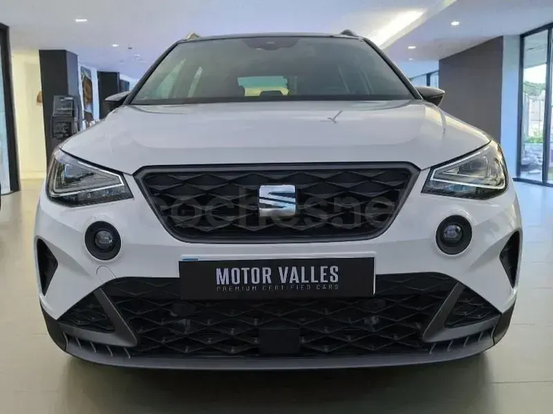 Usado Seat Arona FR 110 CV (80 kW) 2024 Blanco SUV