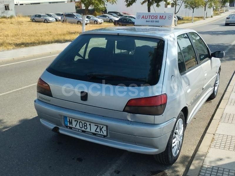 Usado Peugeot 306 90 CV (66 kW) 2000 Gris / plata Berlina