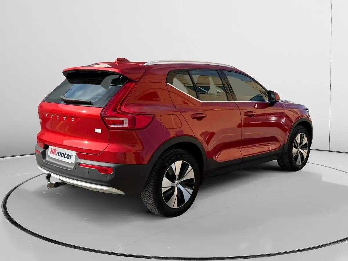 Usado Volvo XC40 Core 213 HP (156 kW) 2023 Branco SUV