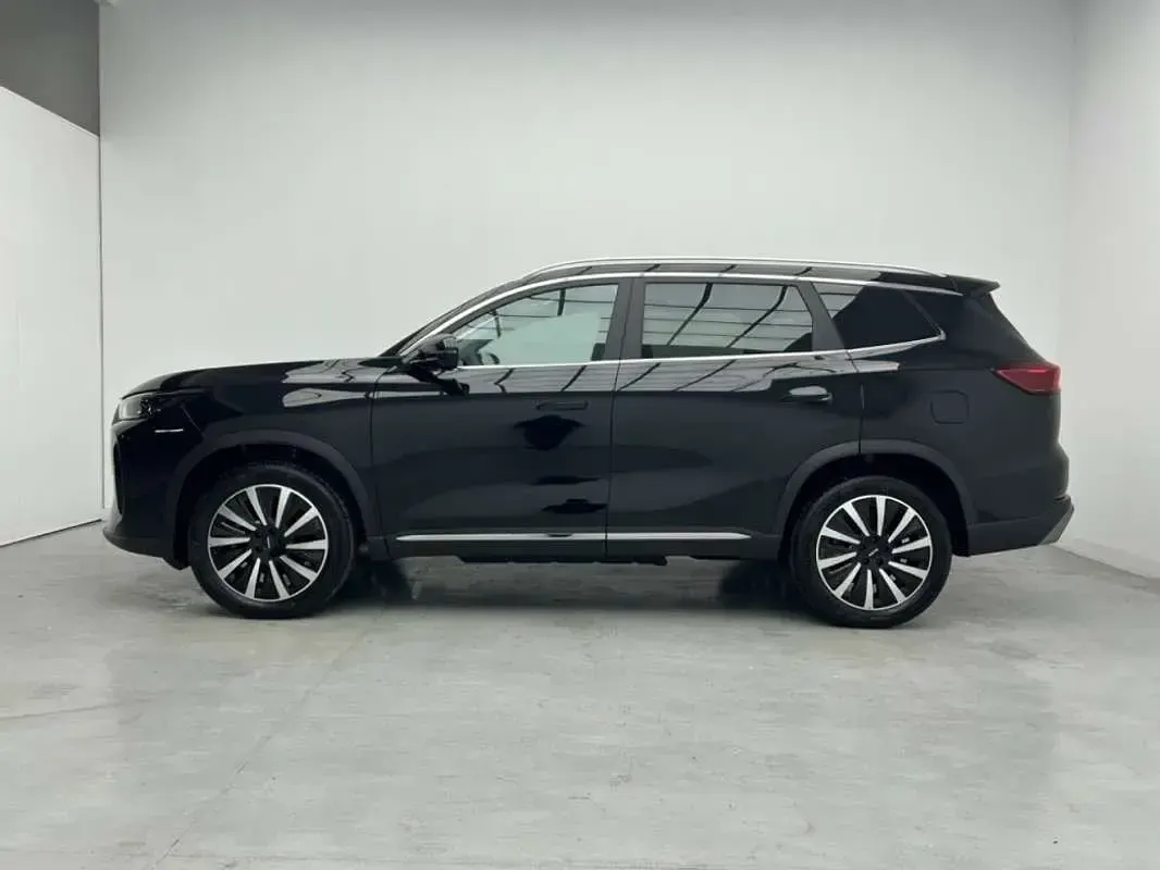 Usado Ebro s800 Luxury 279 CV (205 kW) 2025 Negro SUV