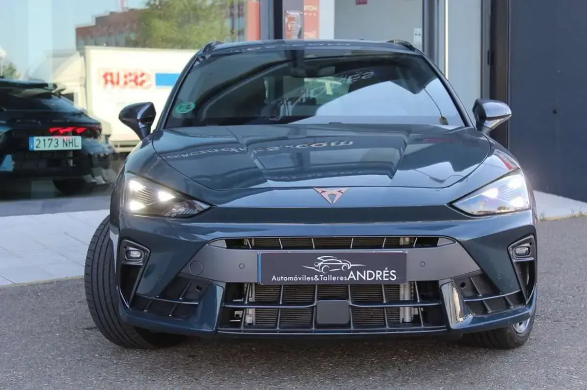 Usado Cupra Leon 150 CV (110 kW) 2025 Azul Utilitario