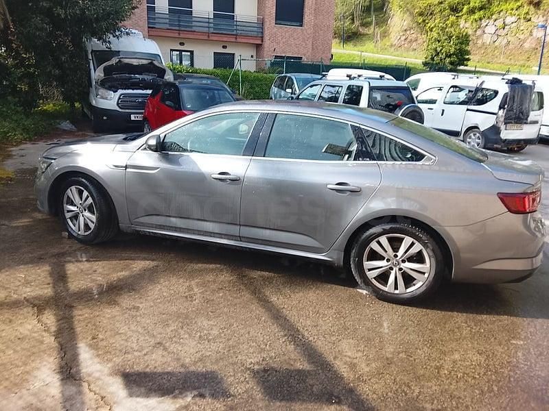 Usado Renault Talisman Intens 130 CV (95 kW) 2016 Gris / plata Berlina