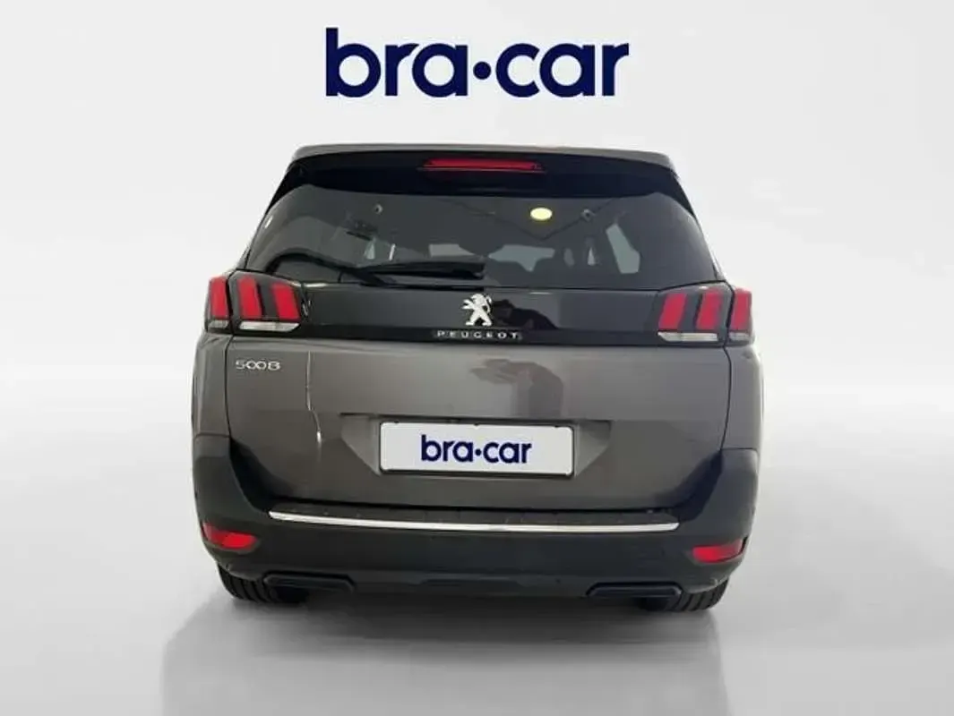 Usado Peugeot 5008 Allure 131 CV (96 kW) 2023 Gris SUV