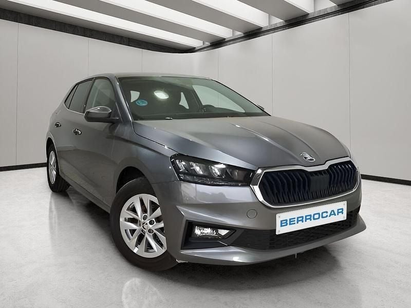 Gris Usado 2024 Skoda Fabia Selection Berlina | 16.990 € (Precio justo) - Imagen 1/4